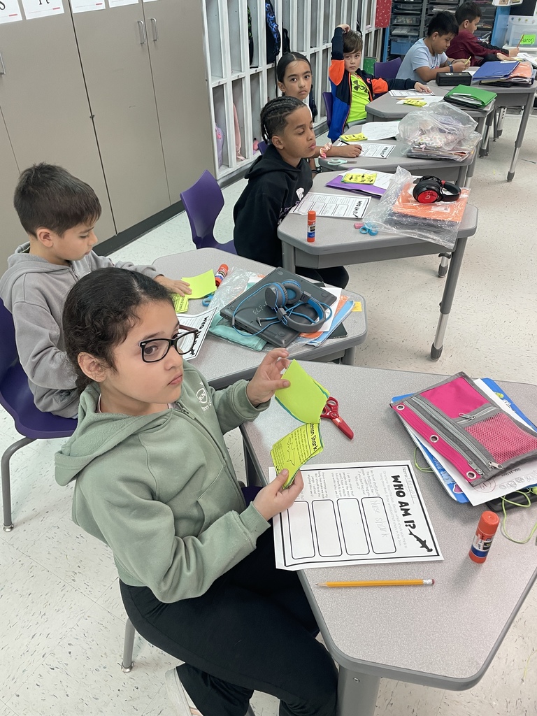 Ms. Brown’s class is taking a deep dive into the ocean! Our 2nd graders turned into "reading researchers" as they explored the world of sharks. Using non-fiction text features, students practiced identifying captions, headings, and diagrams to become experts on their favorite finned friends. It’s amazing to see these young scholars so engaged and hungry for knowledge!