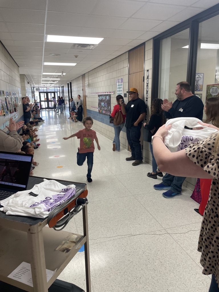 Our hallway was buzzing with excitement! Just before the break, we celebrated our third AR Parade of the year! There is nothing quite like the energy of our students being cheered on as they earn those "Super Reader" shirts. We are so proud of the hard work and miles of pages these students have covered. We only have one parade left for the school year—let’s keep that reading momentum going, Rancho Isabella!