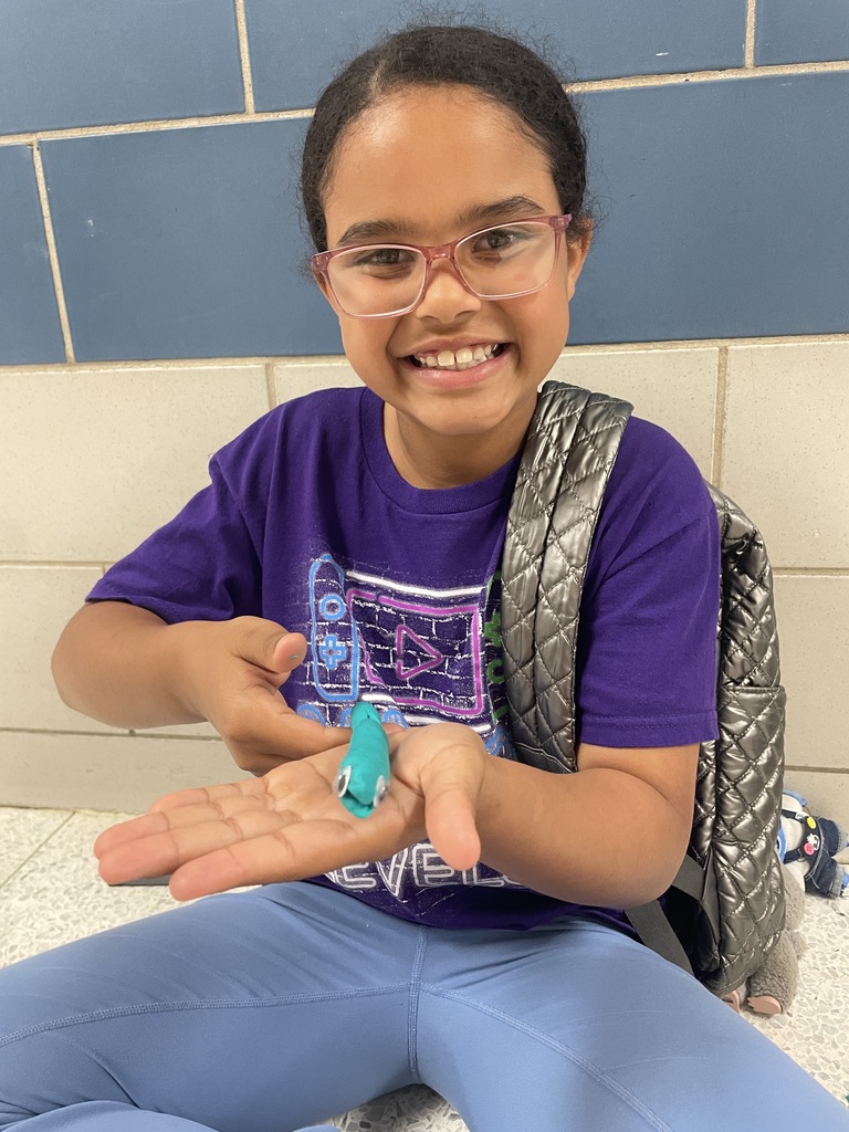 Learning is "shaping" up to be a lot of fun in Mrs. Aaron’s second-grade math class! Students got creative with clay, crafting their very own snakes to explore the world of measurement. From "teeny-tiny" to "extra long," these hands-on masterpieces helped us visualize and compare lengths in the most colorful way possible!