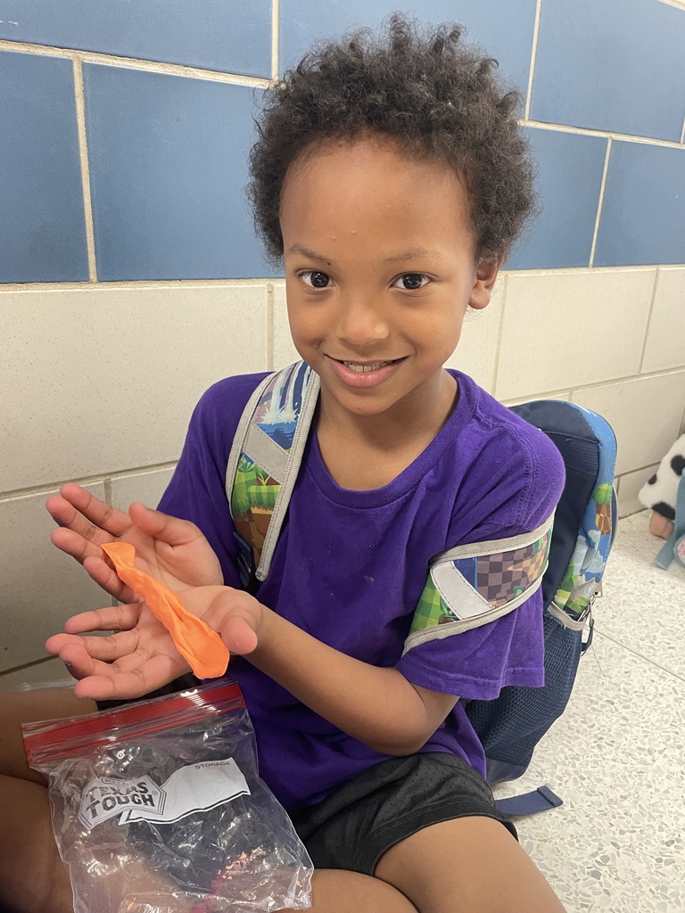 Learning is "shaping" up to be a lot of fun in Mrs. Aaron’s second-grade math class! Students got creative with clay, crafting their very own snakes to explore the world of measurement. From "teeny-tiny" to "extra long," these hands-on masterpieces helped us visualize and compare lengths in the most colorful way possible!