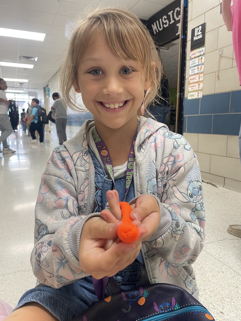 Learning is "shaping" up to be a lot of fun in Mrs. Aaron’s second-grade math class! Students got creative with clay, crafting their very own snakes to explore the world of measurement. From "teeny-tiny" to "extra long," these hands-on masterpieces helped us visualize and compare lengths in the most colorful way possible!