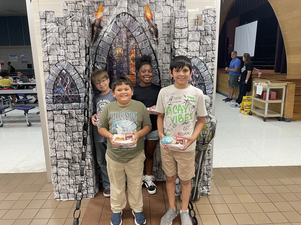 Hear ye, hear ye! Our Quest for School Breakfast has officially come to a legendary conclusion!  From Dragon Egg Sandwiches to Royal Croissants, our brave students fueled up like true knights and wizards all week long. We’ve loved seeing our "adventurers" storm the castle (a.k.a. the cafeteria) with so much excitement. A huge shoutout to our incredible kitchen staff for transforming our school into a medieval realm and making every morning a feast fit for royalty!