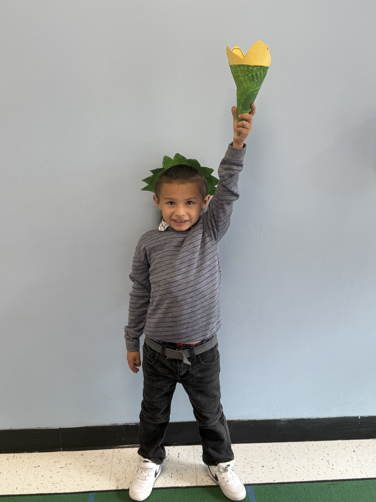 Our Kinder students had a 'torch-bearing' good time learning about American symbols. Check out these mini Lady Liberties showing off their handmade crowns and torches. We think they’re doing a monumental job!