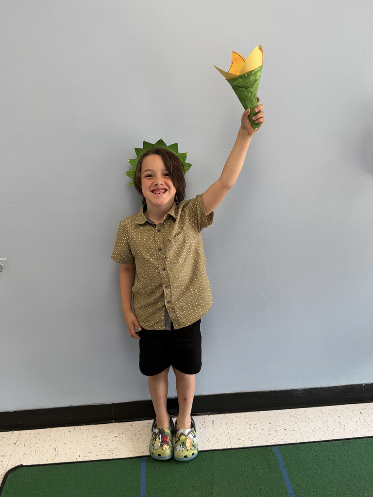 Our Kinder students had a 'torch-bearing' good time learning about American symbols. Check out these mini Lady Liberties showing off their handmade crowns and torches. We think they’re doing a monumental job!