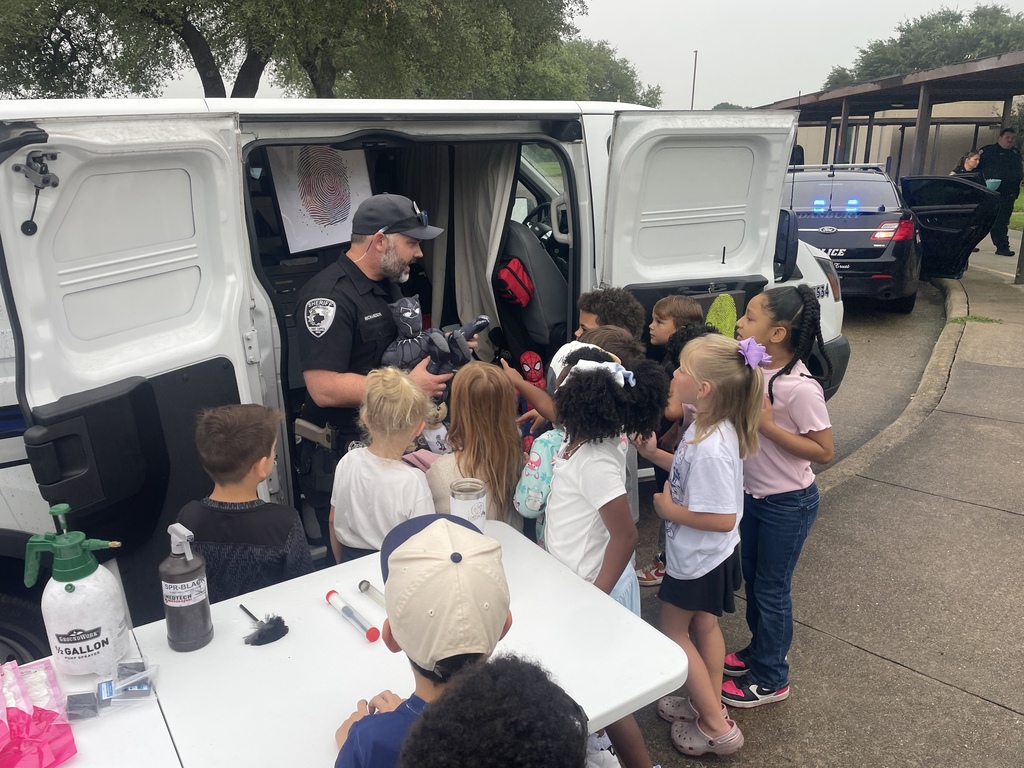 A huge thank you to all the amazing professionals who joined us yesterday for Careers on Wheels! Our students had the best time meeting local heroes, exploring the "tools of the trade," and dreaming big about their own futures. It’s days like these that remind us how lucky we are to have such a supportive community behind our school.  Who knows? We might have just met our future Chief of Police or a master engineer right here on the playground!