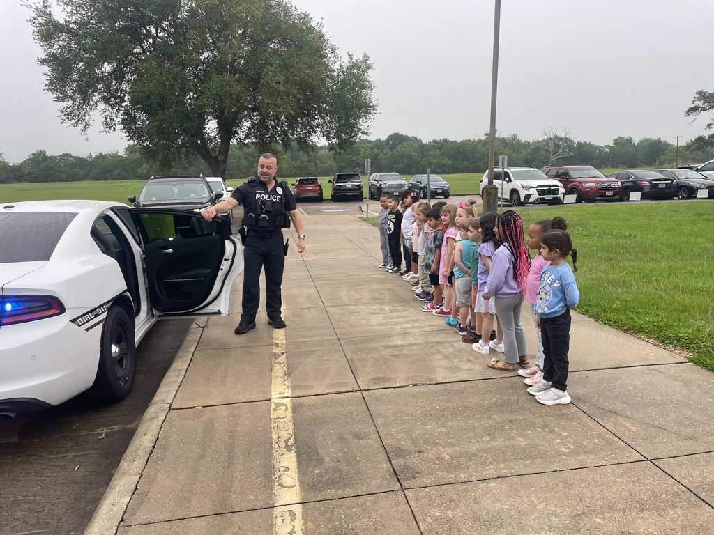 A huge thank you to all the amazing professionals who joined us yesterday for Careers on Wheels! Our students had the best time meeting local heroes, exploring the "tools of the trade," and dreaming big about their own futures. It’s days like these that remind us how lucky we are to have such a supportive community behind our school.  Who knows? We might have just met our future Chief of Police or a master engineer right here on the playground!