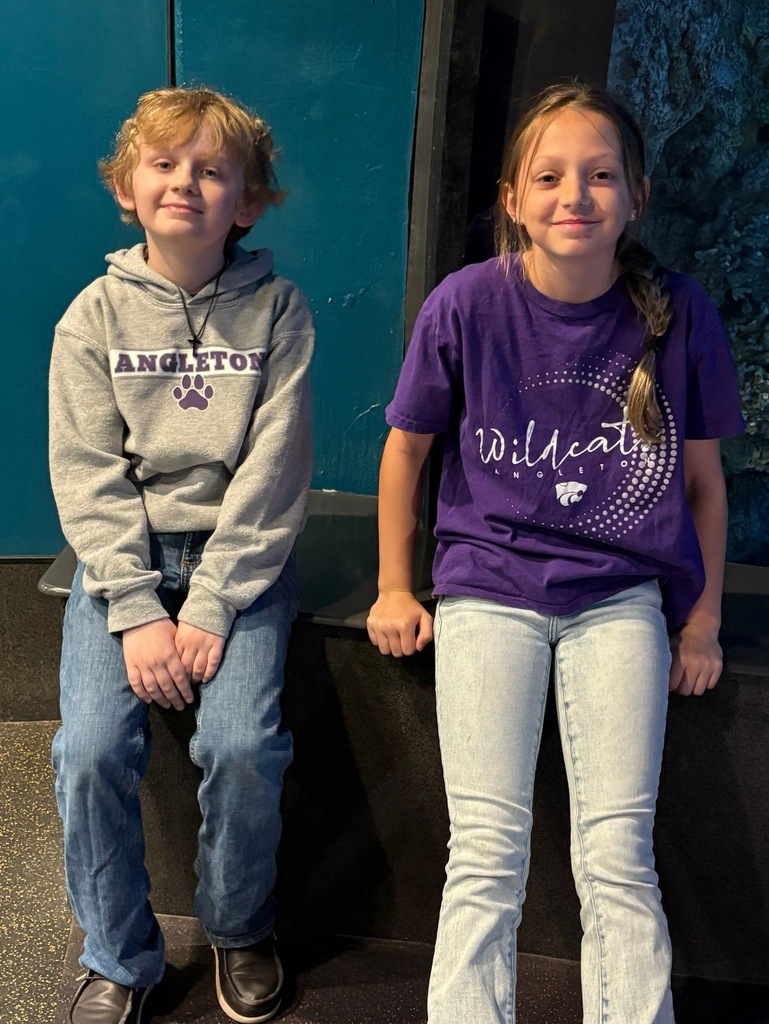 Deep dives and giant discoveries! Our 4th graders took over Moody Gardens Aquarium, getting up close with everything from mesmerizing jellyfish to our favorite feathered friends in the penguin exhibit. Seeing their faces light up as they connect their classroom lessons to the real world is what it’s all about!