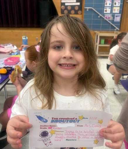So proud to see this amazing recognition from Mrs. Davis! The note says: "Trying to be helpful in every situation. This student is always excited to offer a helping hand!" Keep shining bright and bringing that positive energy to kindergarten every single day!