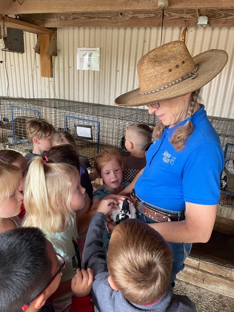 Kindergarten field trip - Marmon Valley Farm