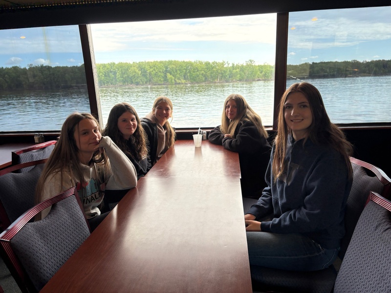 students at the National Mississippi River Museum & Aquarium