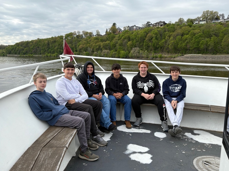students at the National Mississippi River Museum & Aquarium
