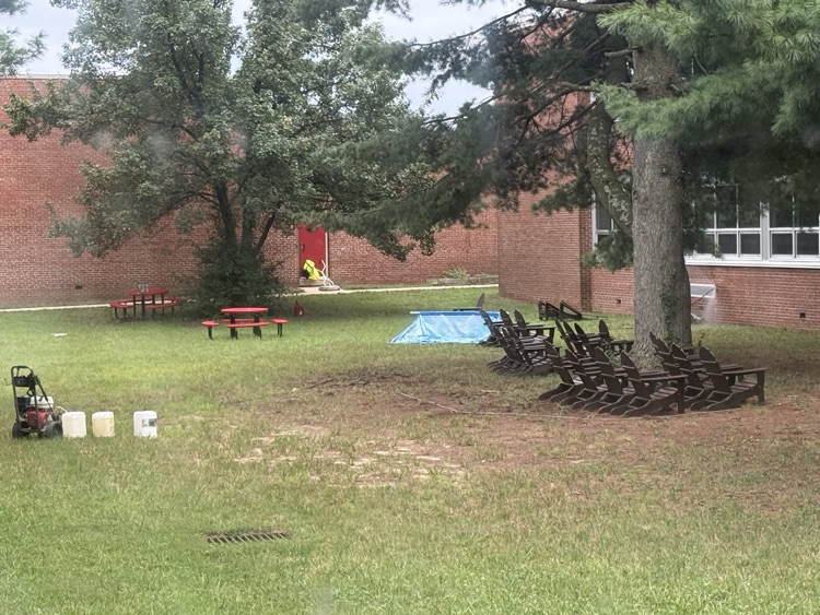 clean courtyard 