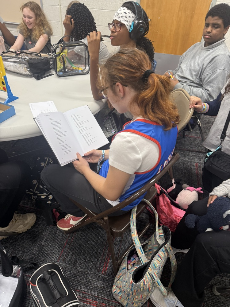 Recess is for running, but for these students, it’s also for reading! 📖 So proud to see them choosing to get lost in a good book. #aacpsawesome #belonggrowsucceed 