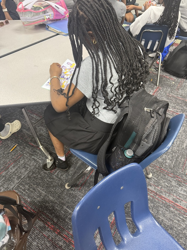 Recess is for running, but for these students, it’s also for reading! 📖 So proud to see them choosing to get lost in a good book. #aacpsawesome #belonggrowsucceed 