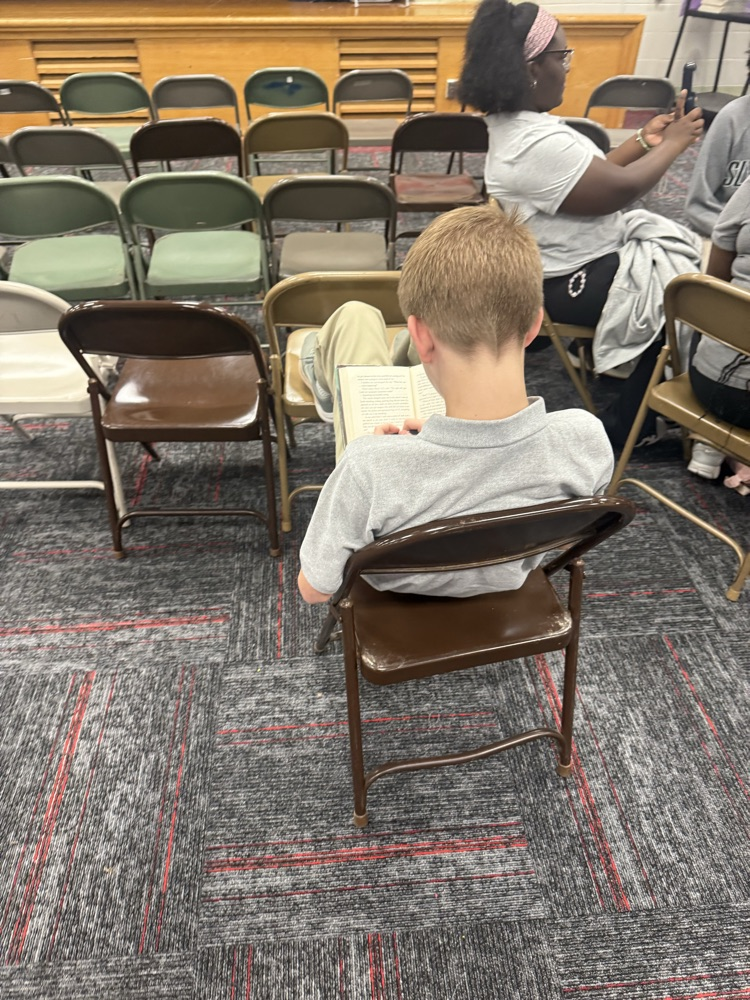 Recess is for running, but for these students, it’s also for reading! 📖 So proud to see them choosing to get lost in a good book. #aacpsawesome #belonggrowsucceed 
