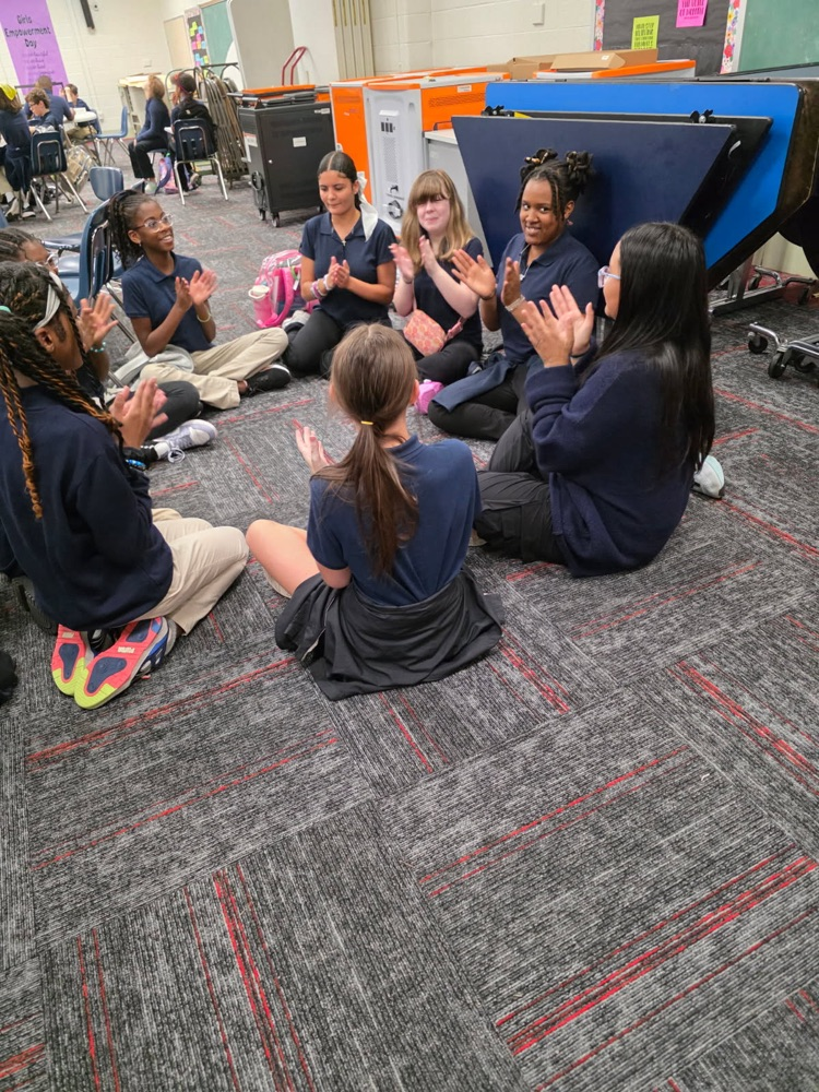 Teamwork makes the dream work! 👏 During indoor recess, 7th grade students were all in on a game of concentration, and it was the perfect way to build some team spirit. #aacpsawesome #belonggrowsucceed 