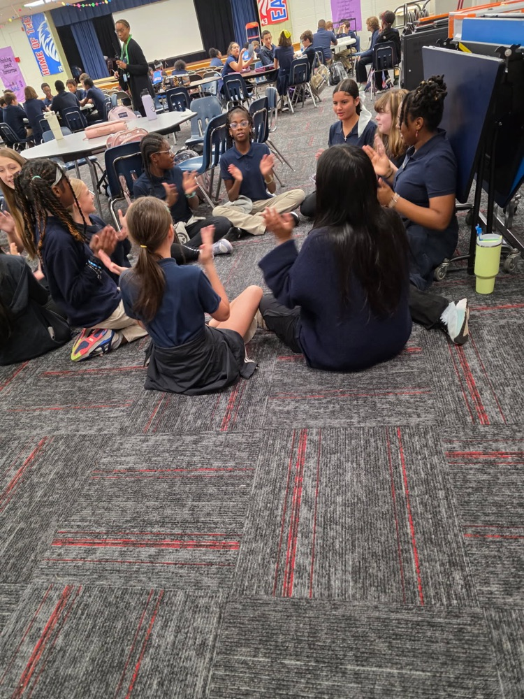 Teamwork makes the dream work! 👏 During indoor recess, 7th grade students were all in on a game of concentration, and it was the perfect way to build some team spirit. #aacpsawesome #belonggrowsucceed 