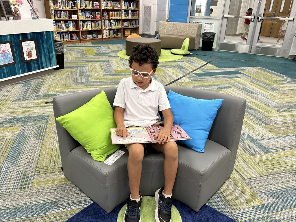 Student reading book in library