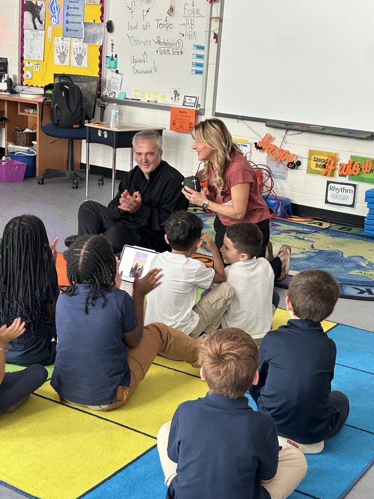 Signore Long and Signora Gauarnera working with small groups.