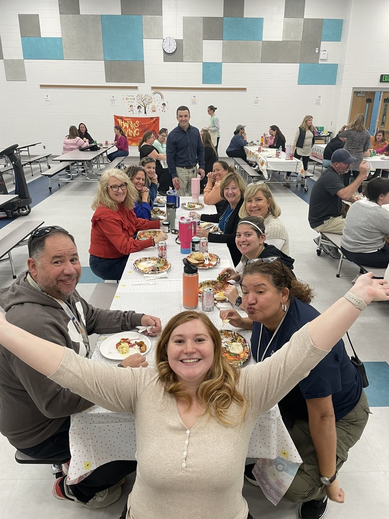 Picture of QES staff eating Thanksgiving lunch