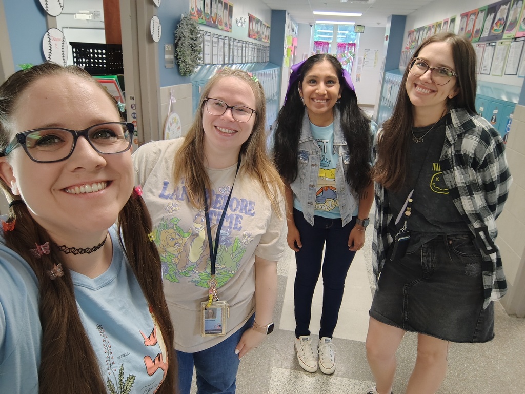 4 teachers with awesome 90s looks