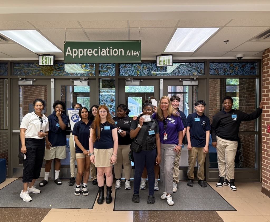 AMS students return to Easport ES
