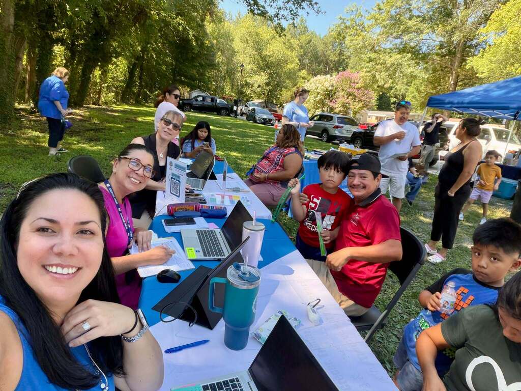 Bilingual Facilitators with families