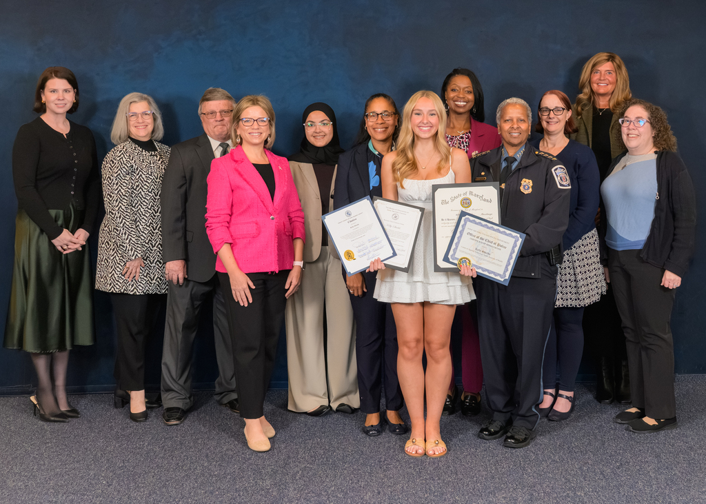 Kelly Shields with dignitaries