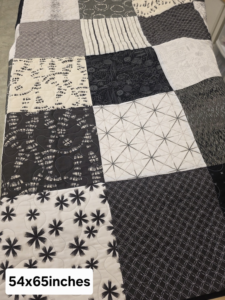 black_white quilt made by MHS class