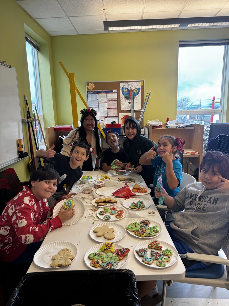 students eating holiday cookies