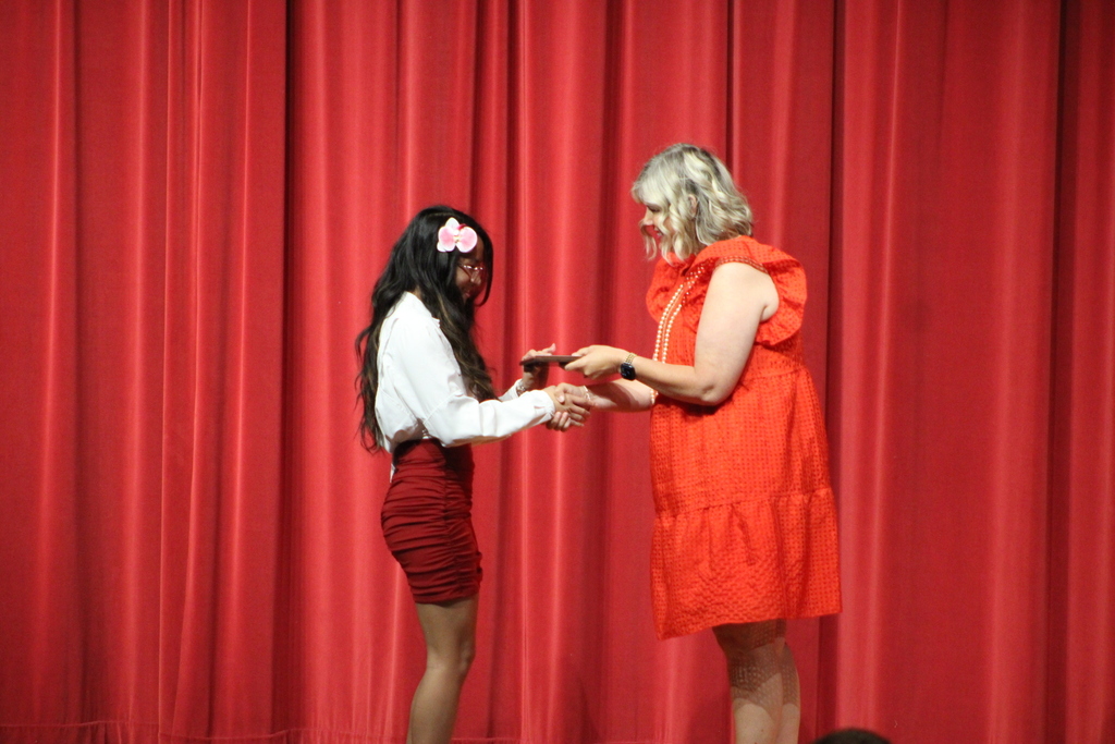 Award goes to Kaylyn Thonh