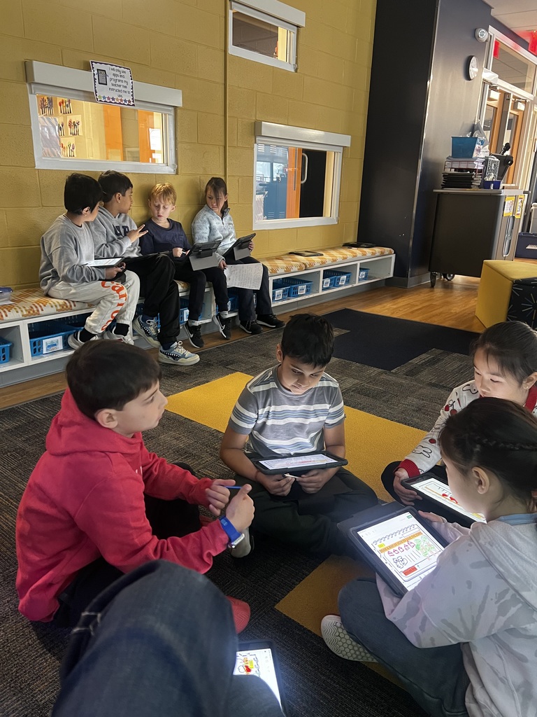 Students working together on ipads.