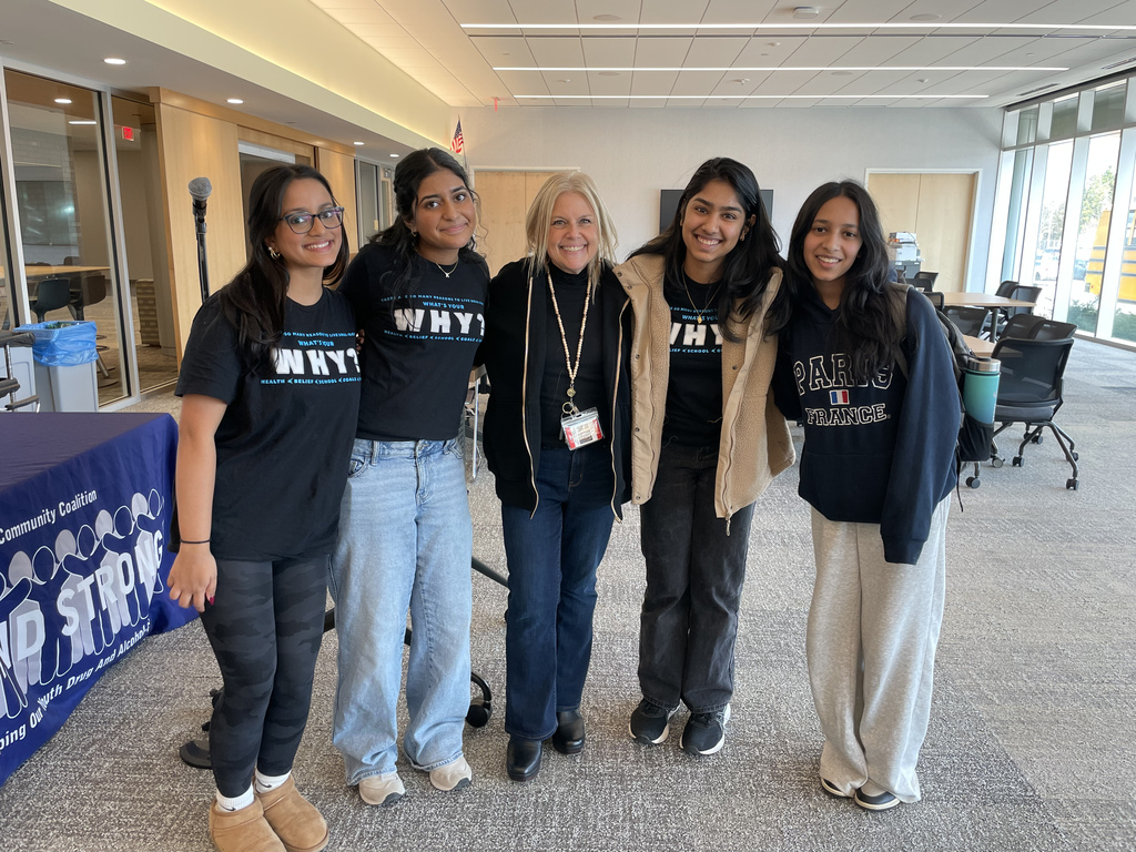 4 students standing with Mrs. Lewis at the event. 
