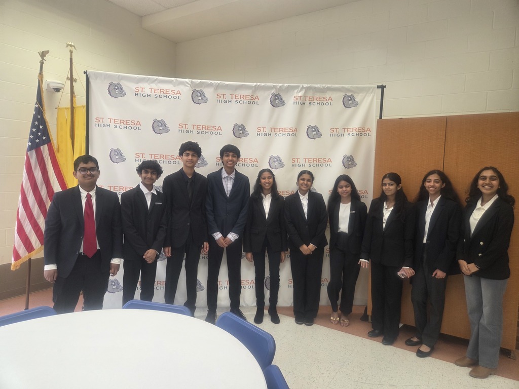 Group of students standing in a row together.
