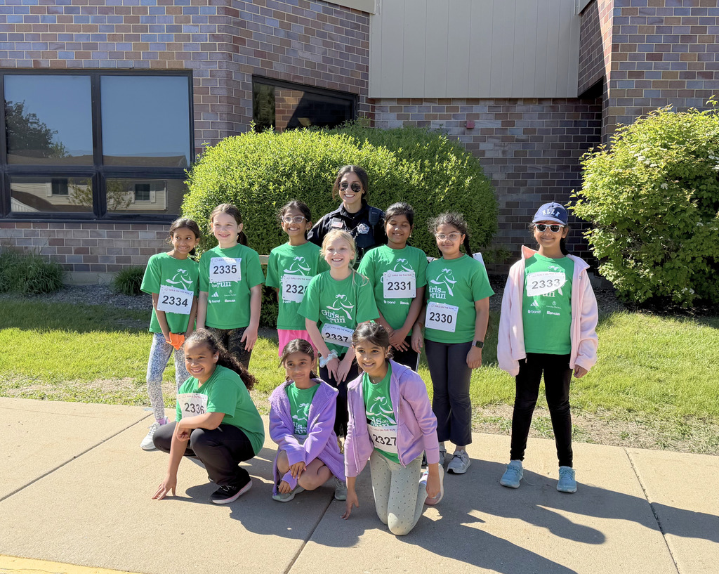 Group photo of 10 girls.