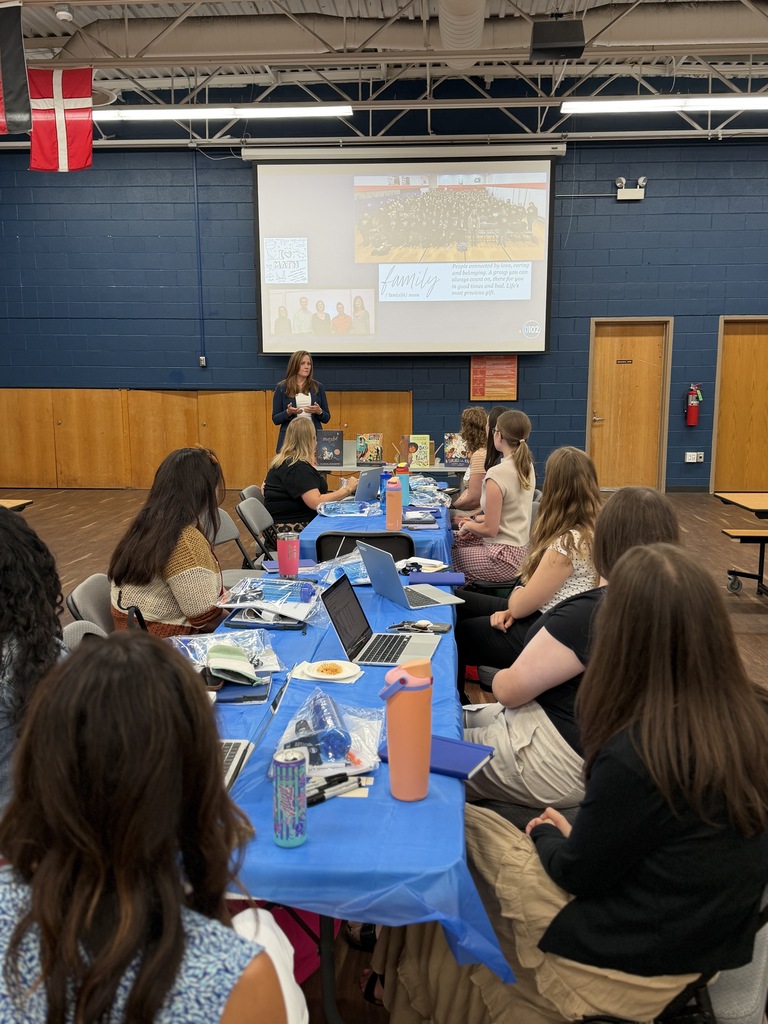 Dr. McIntyre presenting to the group.