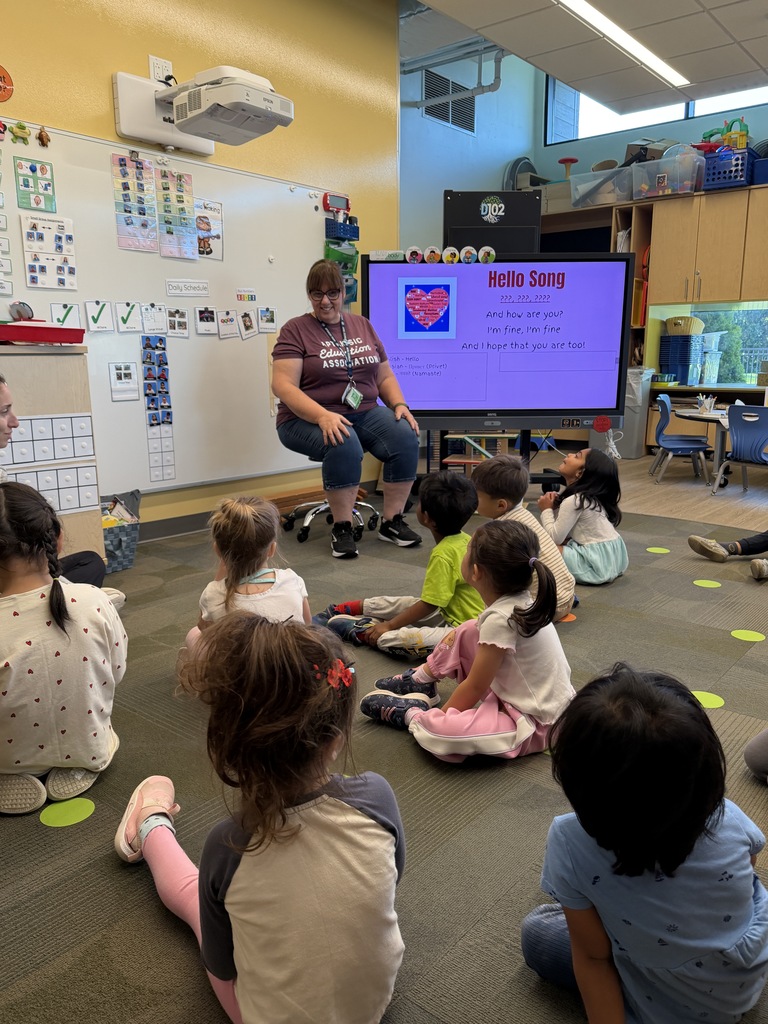 Teacher with her students in front of her.