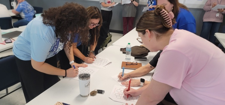 teachers collaborating 