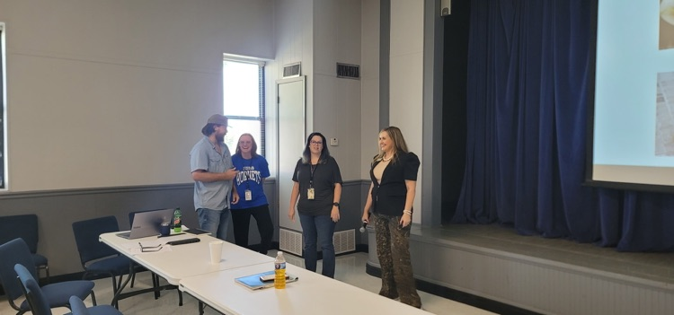 teachers collaborating 