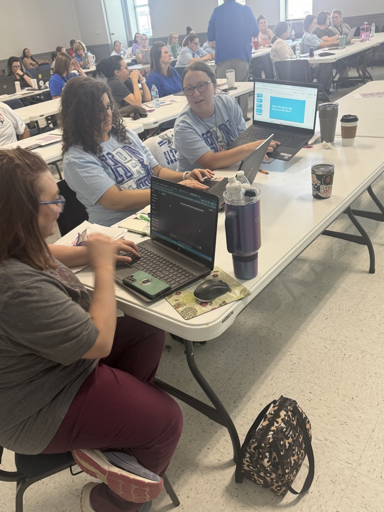 teachers collaborating 