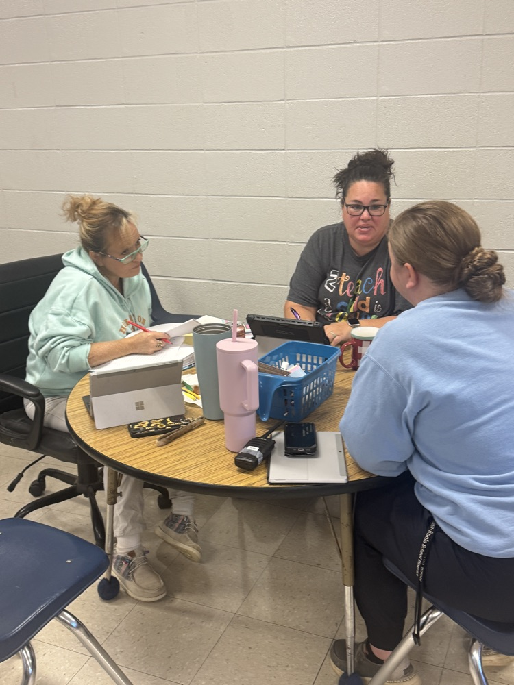 teachers collaborating 