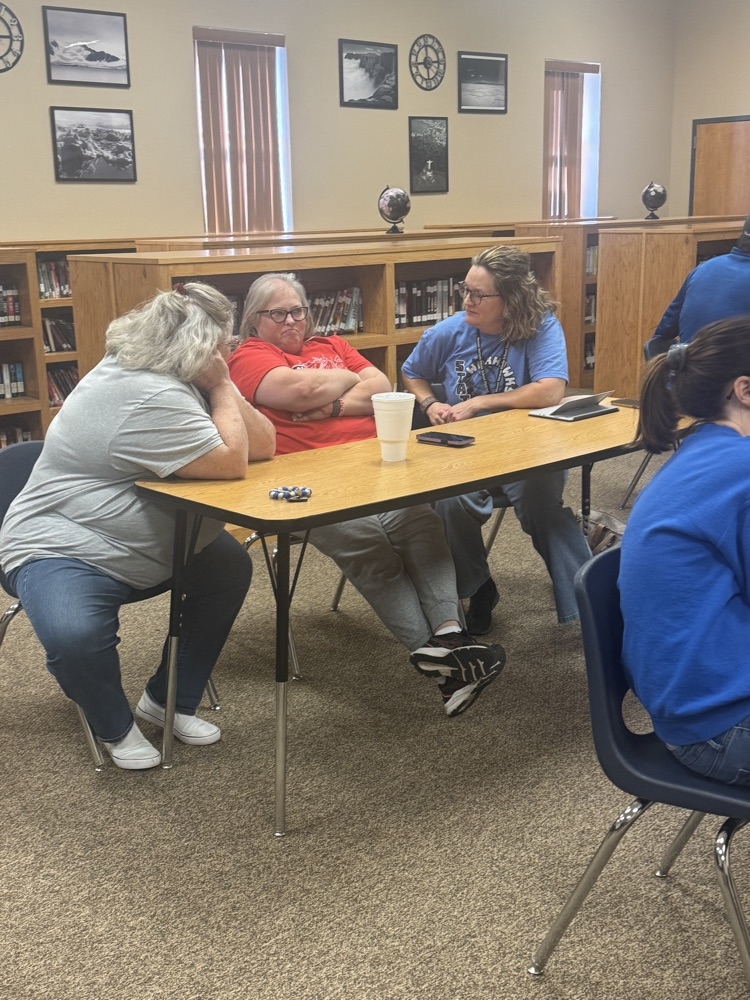 teachers collaborating 