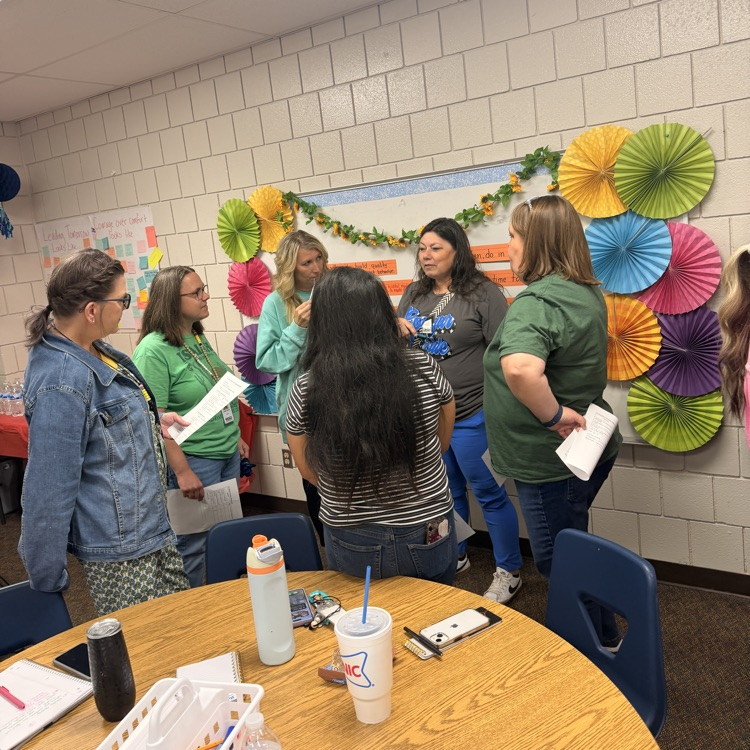 teachers collaborating 