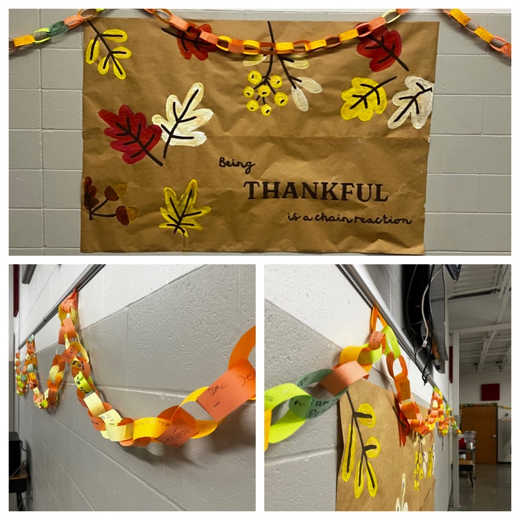 thankful sign with a chain 