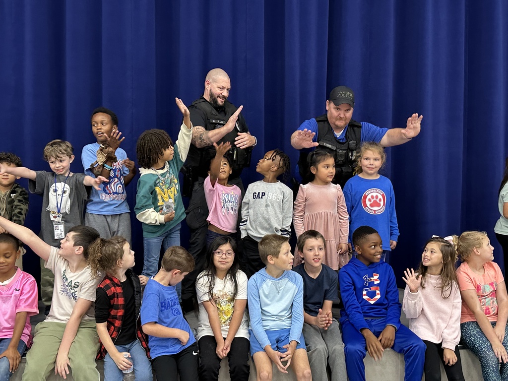 The October Students of the Month were treated to Pizza with Police on Friday at Peake Elementary School. We appreciate Patterson Federal Credit Union for providing the pizza and Dr. Jeanette Turner for the water and paper goods. Thank you to our School Resource Officers and the Arkadelphia Police Department for making this event happen for our students. They love it! The students were nominated by their teachers. 