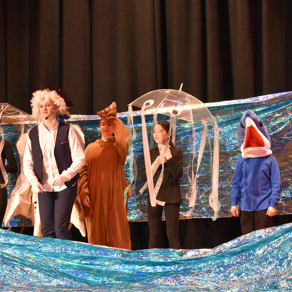 scene from Alice in Wonderland