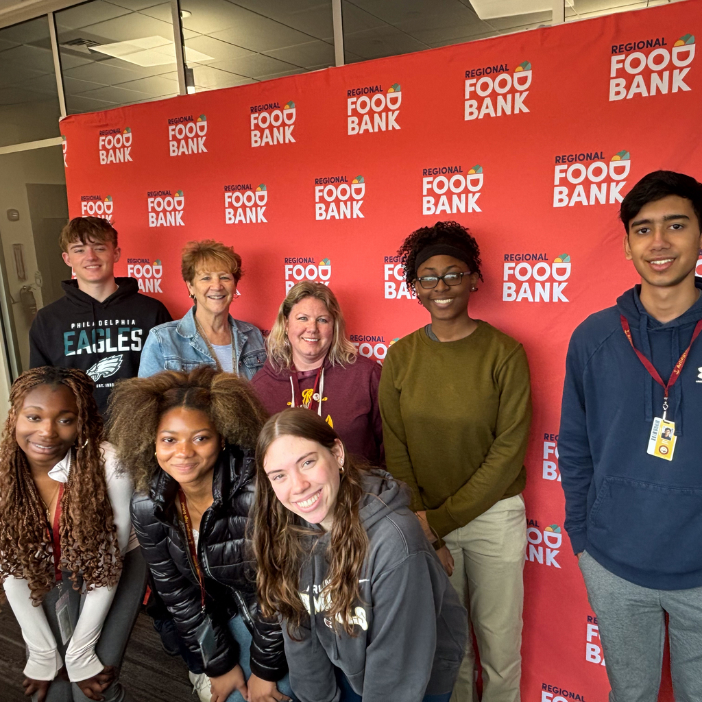 group photo of AHS students at the food bank