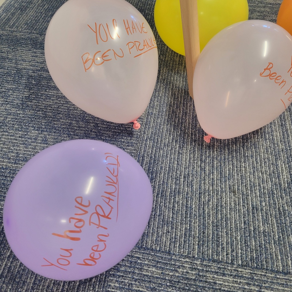 4 balloons that all say you've been 