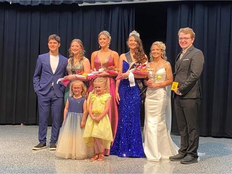Miss Arnett and Mr. AHS contestants left to right,  Gui Carvalho, Jena Thomas, Anna Hope Sant’Anna, Skyler Range, Emma Knowles, and Seth Vallaster, and flower girls, Sterling Royal and Kylie Wear. 