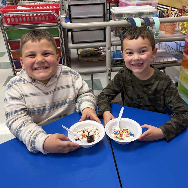 ice cream sundaes 